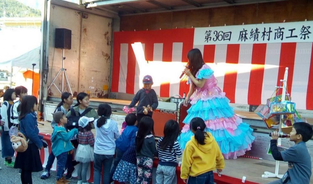 長野・聖高原のお祭りで出張マジック
