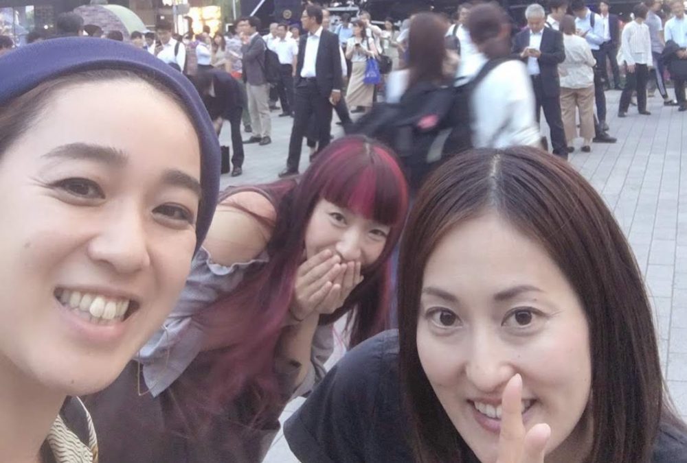 新橋　鳥森神社で参拝＆ガード下の焼き鳥屋さんで流しの音楽ライブ