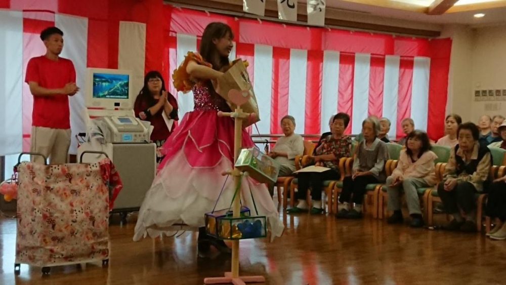 東京都葛飾区　老人介護保護施設様の敬老会でマジック