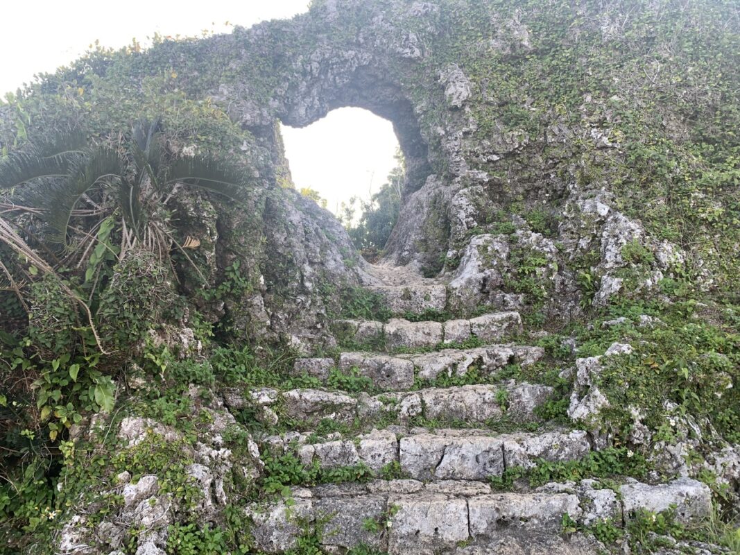 マジシャン 沖縄旅 ⑫　糸数城跡