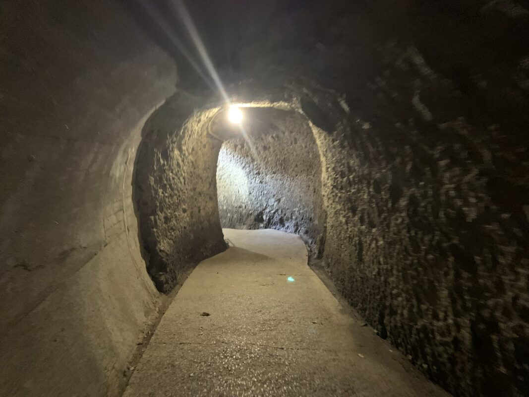 禅海和尚の手掘り洞門