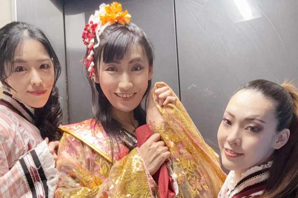 東京都中央区　新年会の余興で中国雑技＆変面魔術ショー