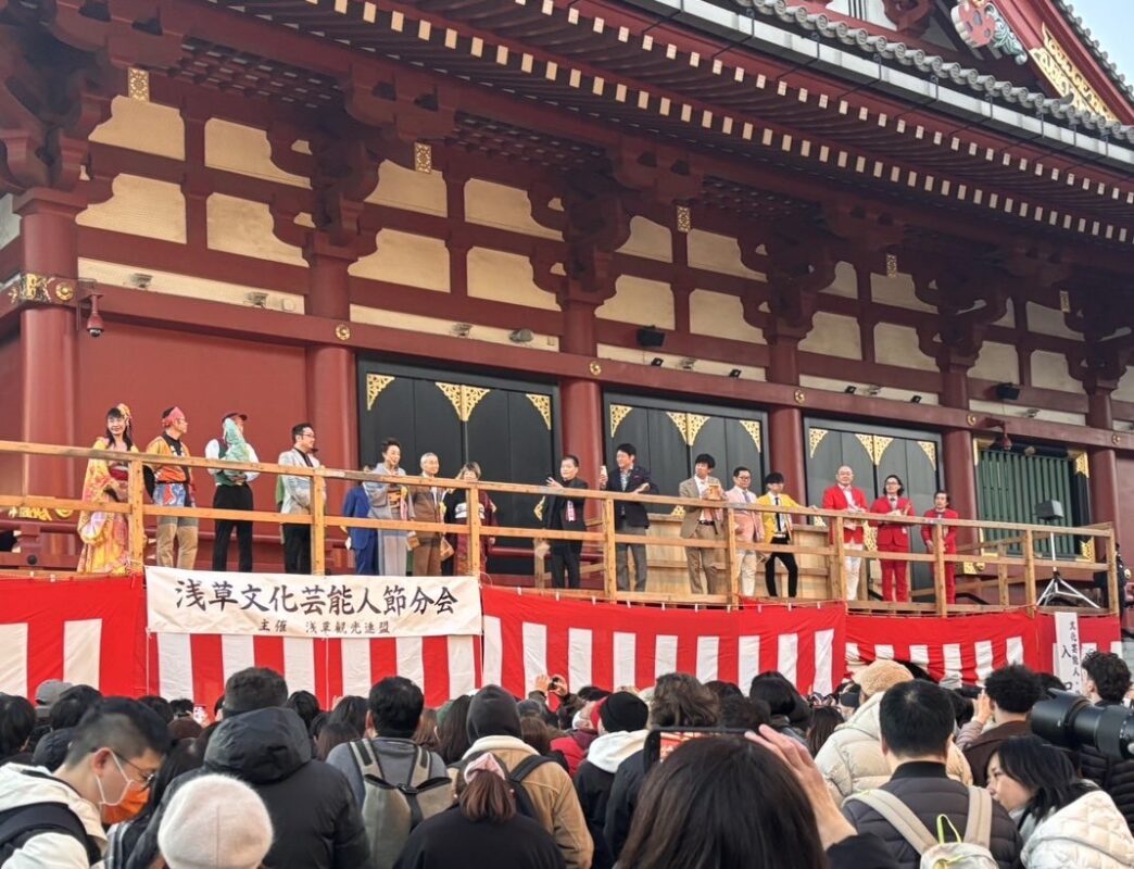 浅草寺　浅草観音文化芸能人節分会で豆まき