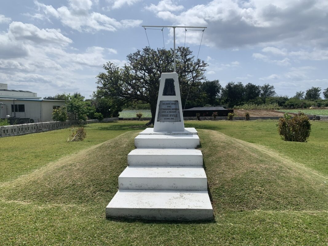 アーニー・パイルの碑