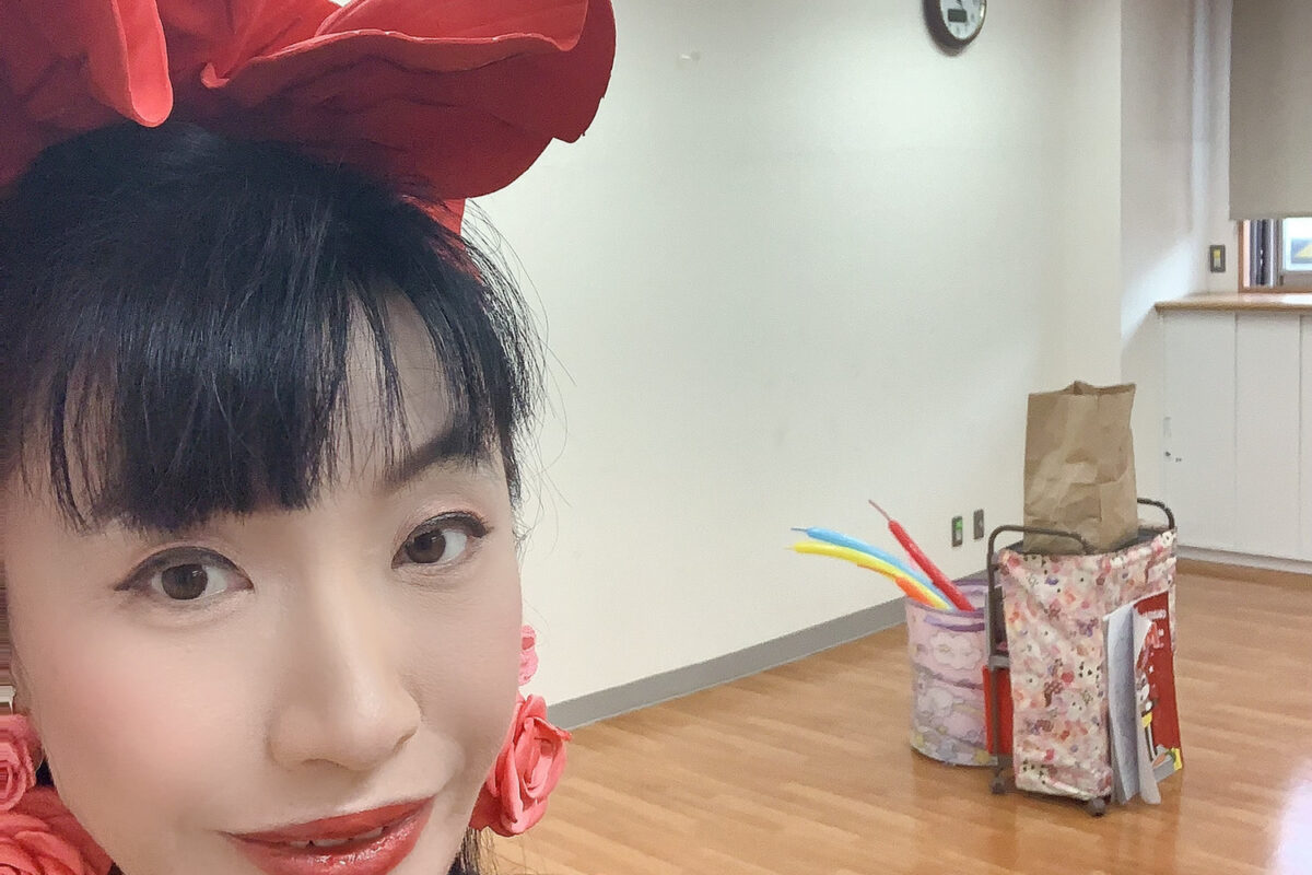 社会福祉施設の秋祭りでマジックショー