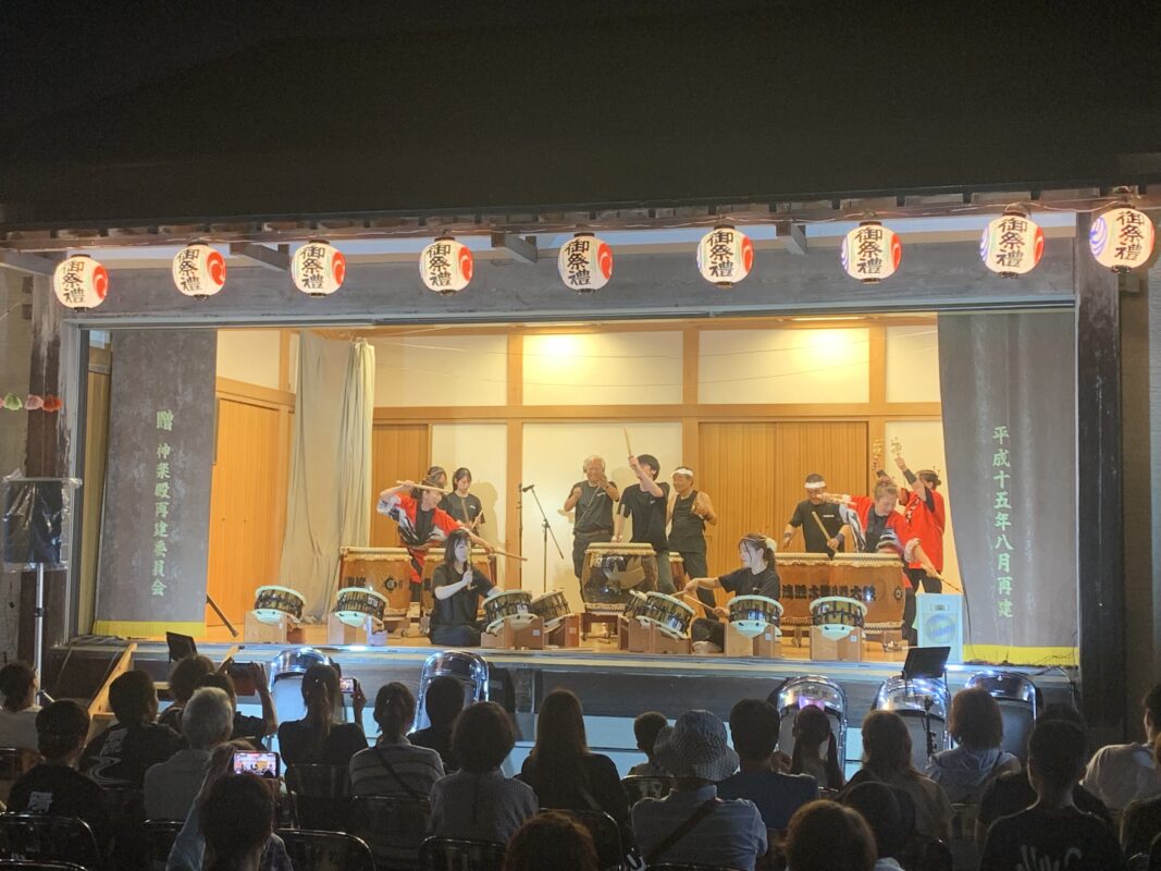下川入諏訪神社祭でマジックショー